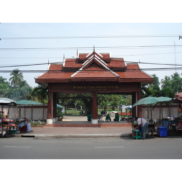 Picture Thailand Chiang Mai Inside Canal Buak Had Park 2006-04 14 - Tour Buak Had Park