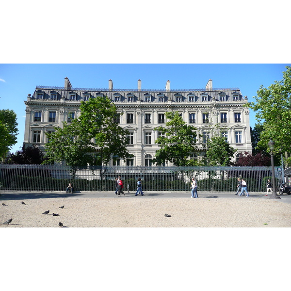 Picture France Paris Etoile and Arc de Triomphe 2007-05 25 - Around Etoile and Arc de Triomphe