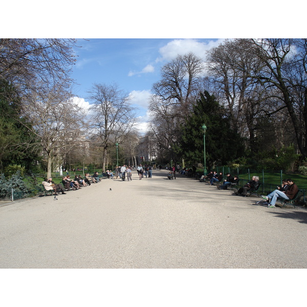 Picture France Paris 8th Arrondissement Monceau Garden 2006-03 23 - Tours Monceau Garden