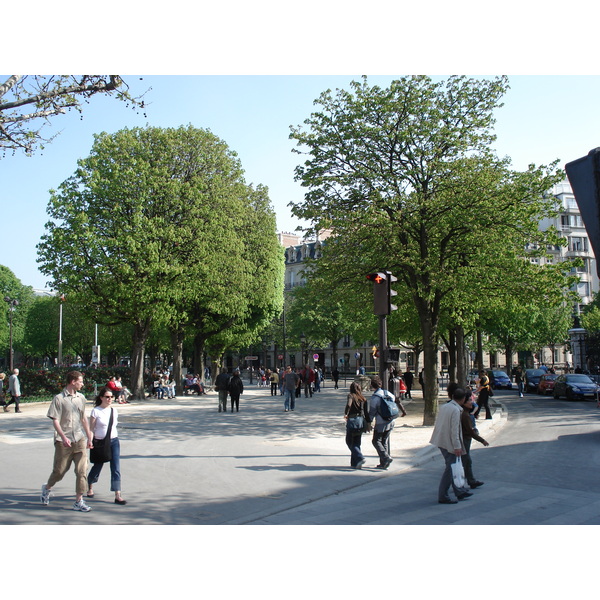 Picture France Paris Champs Elysees 2006-04 19 - Discovery Champs Elysees