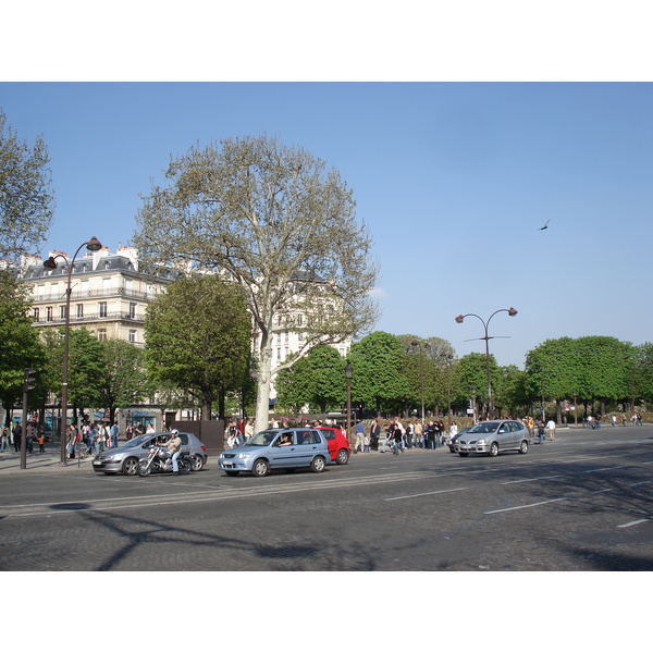 Picture France Paris Champs Elysees 2006-04 46 - Recreation Champs Elysees