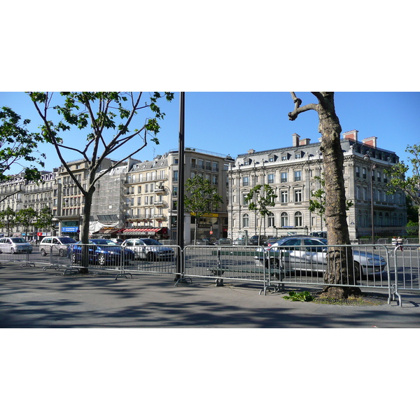 Picture France Paris Etoile and Arc de Triomphe 2007-05 126 - Center Etoile and Arc de Triomphe