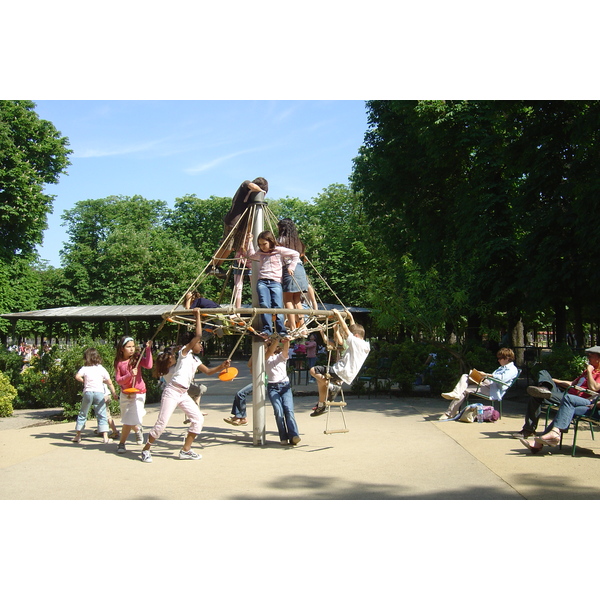 Picture France Paris Garden of Tuileries 2007-05 28 - Center Garden of Tuileries