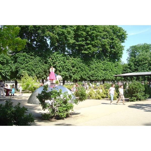 Picture France Paris Garden of Tuileries 2007-05 24 - Around Garden of Tuileries