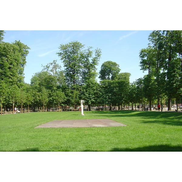 Picture France Paris Garden of Tuileries 2007-05 11 - Center Garden of Tuileries