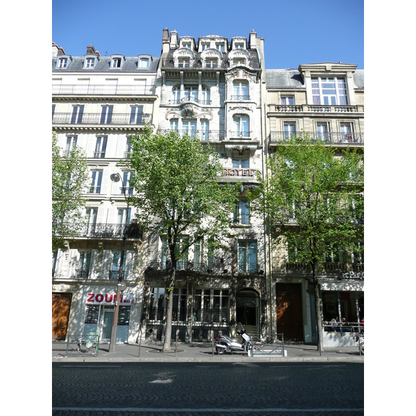 Picture France Paris 17th Arrondissement Avenue de Wagram 2007-05 13 - History Avenue de Wagram