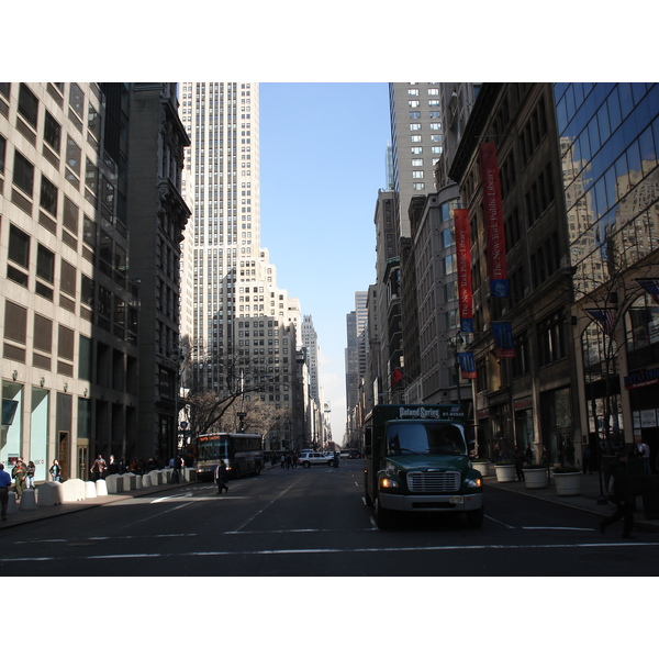 Picture United States New York down the 5th Avenue 2006-03 23 - History down the 5th Avenue