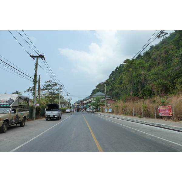 Picture Thailand Ko Chang Island road 2011-02 10 - Center Island road