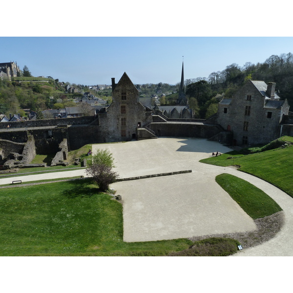 Picture France Fougeres 2010-04 14 - Recreation Fougeres