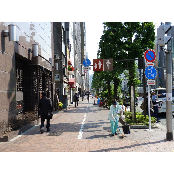 Picture Japan Tokyo Ginza 2010-06 32 - Discovery Ginza