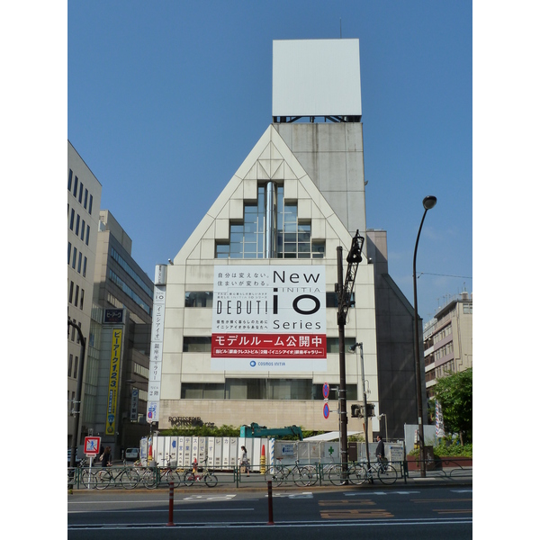 Picture Japan Tokyo Ginza 2010-06 59 - Discovery Ginza