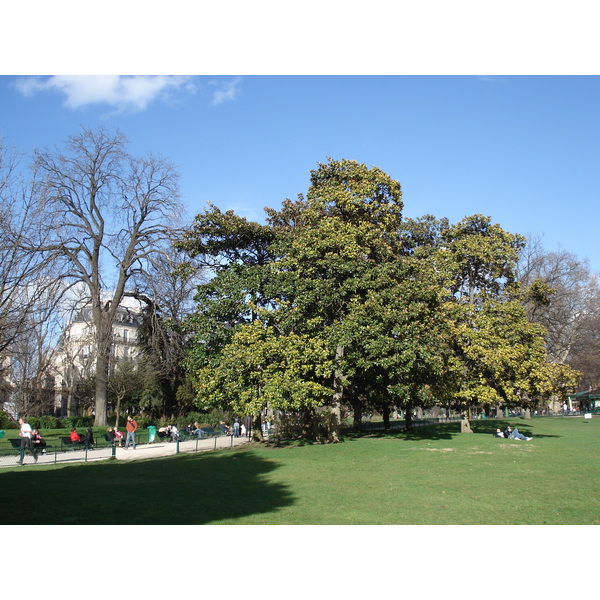 Picture France Paris Monceau Garden 2006-03 38 - Journey Monceau Garden