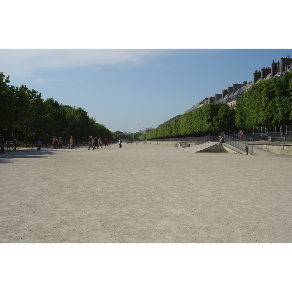 Picture France Paris Garden of Tuileries 2007-05 1 - Tours Garden of Tuileries