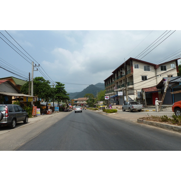 Picture Thailand Ko Chang Island road 2011-02 76 - Recreation Island road