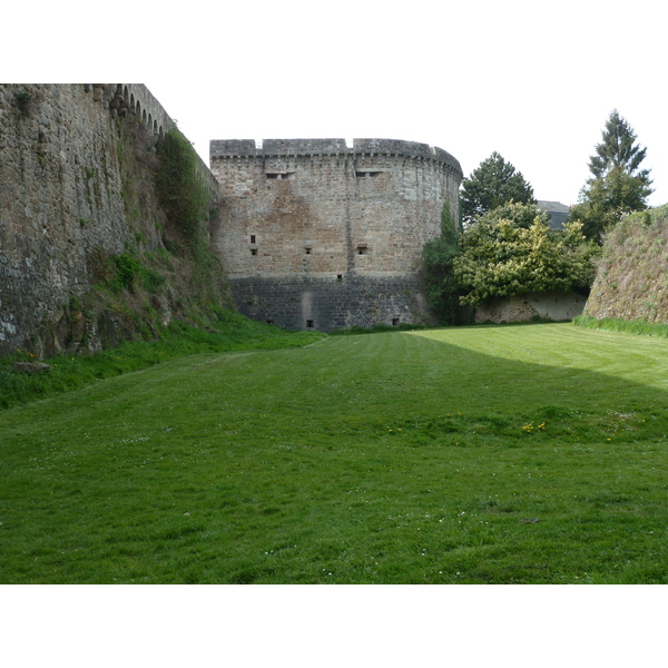 Picture France Dinan Dinan city walls 2010-04 17 - History Dinan city walls