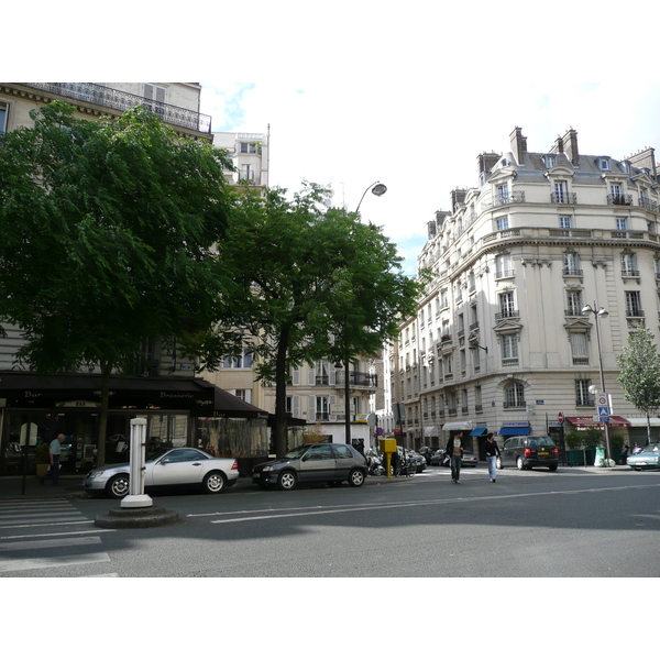 Picture France Paris 17th Arrondissement Avenue de Wagram 2007-05 19 - Discovery Avenue de Wagram