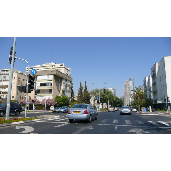 Picture Israel Tel Aviv Jabotinsky Street 2007-06 8 - Tour Jabotinsky Street