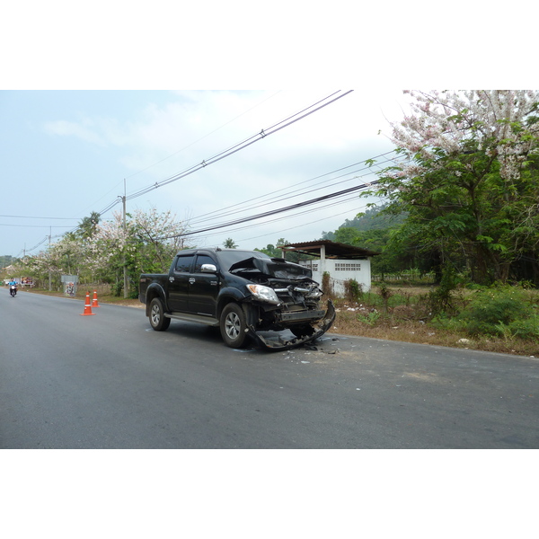 Picture Thailand Ko Chang Island road 2011-02 28 - Tours Island road