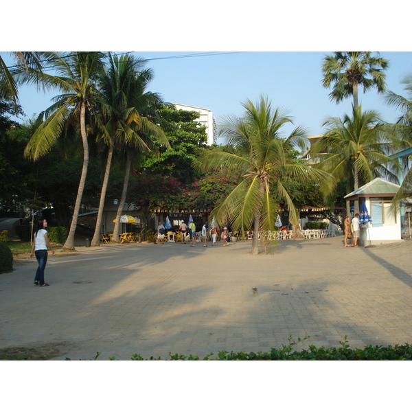 Picture Thailand Pattaya Dongtan beach 2008-01 3 - Discovery Dongtan beach