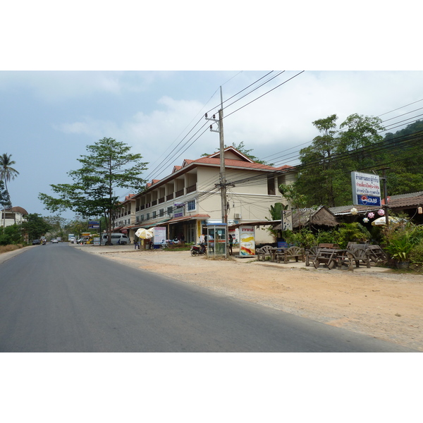 Picture Thailand Ko Chang Island road 2011-02 65 - Center Island road