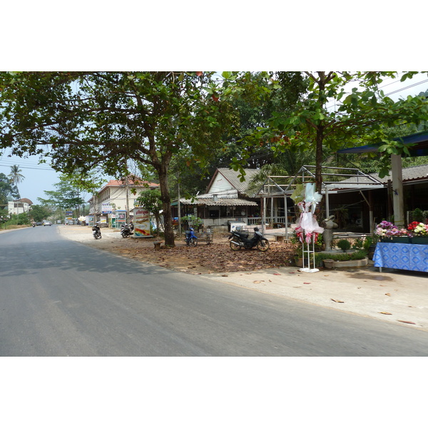 Picture Thailand Ko Chang Island road 2011-02 59 - Recreation Island road