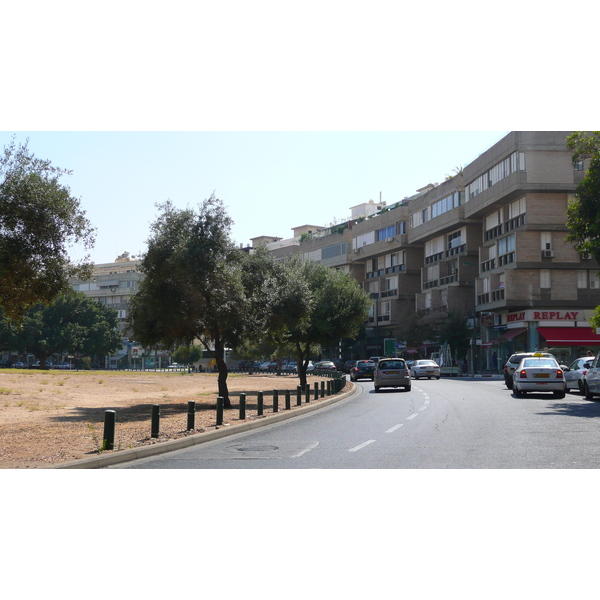 Picture Israel Tel Aviv Kikar Hamedina 2007-06 25 - Tours Kikar Hamedina