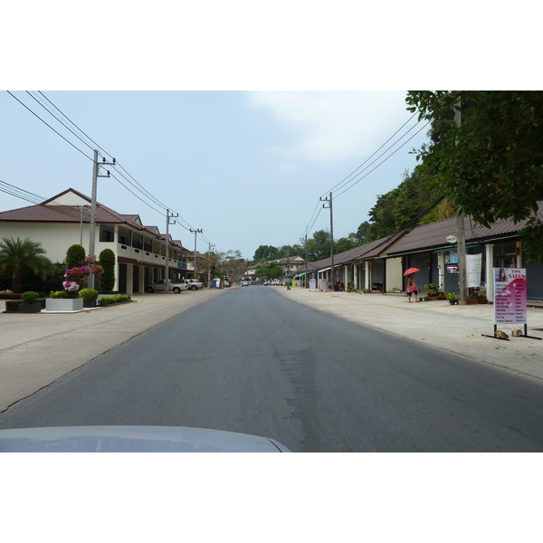 Picture Thailand Ko Chang Island road 2011-02 45 - Recreation Island road