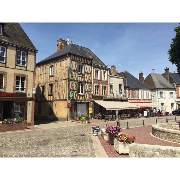 Picture France Saint-Fargeau 2017-07 7 - Center Saint-Fargeau