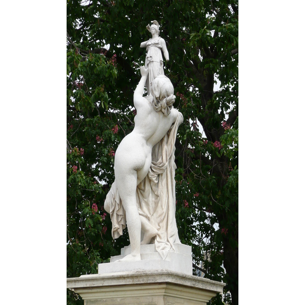 Picture France Paris Garden of Tuileries 2007-05 45 - Center Garden of Tuileries