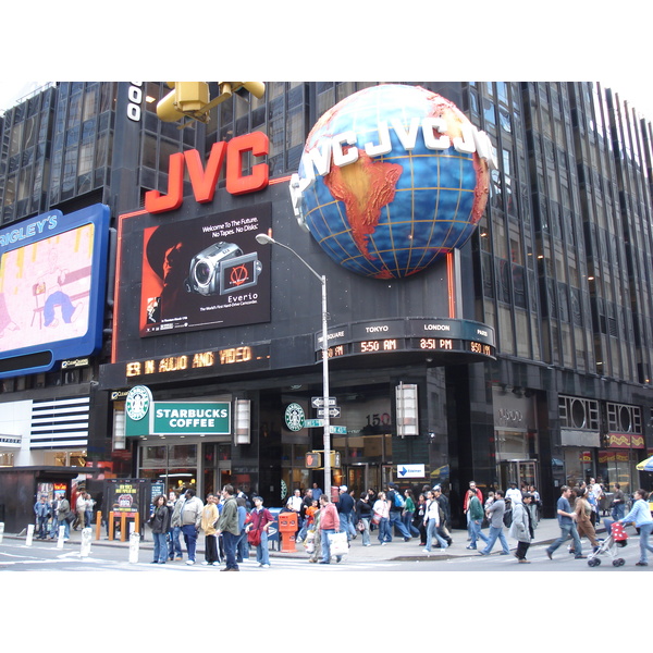 Picture United States New York Time Square 2006-03 27 - Journey Time Square