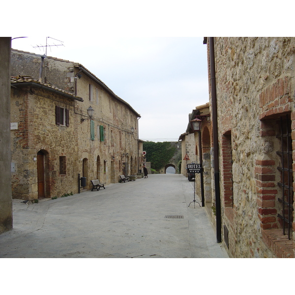 Picture Italy Monteriggioni 2004-03 7 - History Monteriggioni