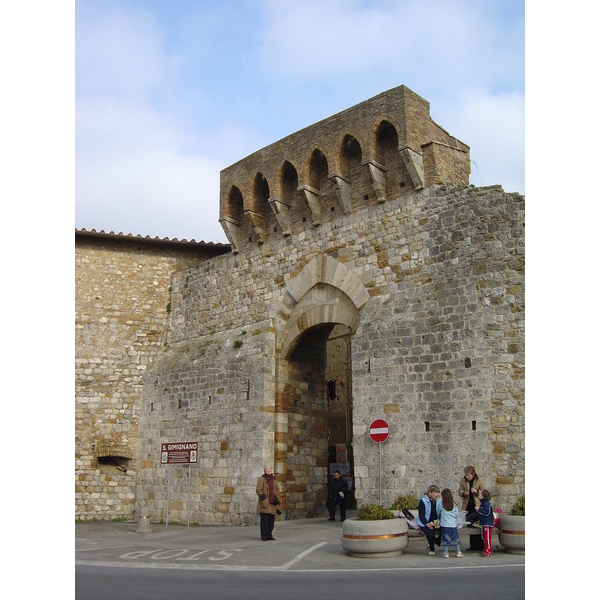 Picture Italy San Gimignano 2004-03 28 - History San Gimignano