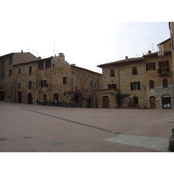 Picture Italy San Gimignano 2004-03 27 - Center San Gimignano