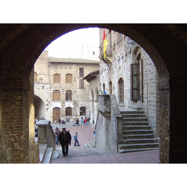 Picture Italy San Gimignano 2004-03 4 - Center San Gimignano