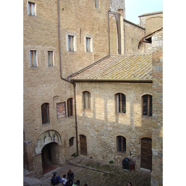 Picture Italy San Gimignano 2004-03 14 - Center San Gimignano