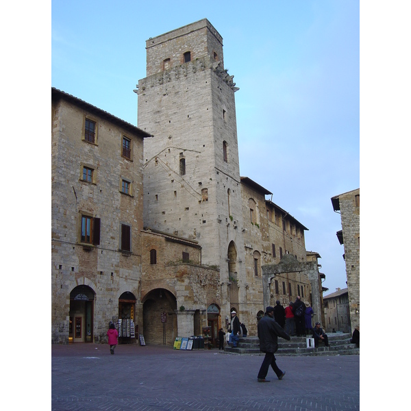 Picture Italy San Gimignano 2004-03 19 - Center San Gimignano