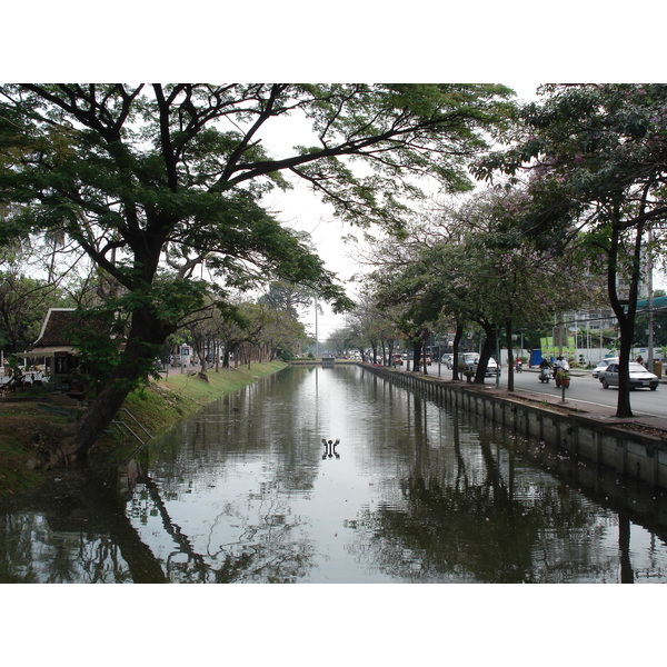 Picture Thailand Chiang Mai Inside Canal Bamrungburi road (Canal) 2006-04 6 - Discovery Bamrungburi road (Canal)