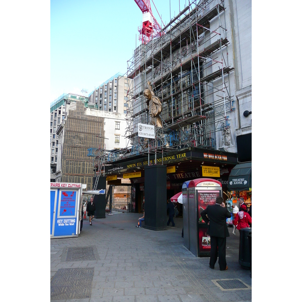 Picture United Kingdom London New Oxford Street 2007-09 21 - Tour New Oxford Street