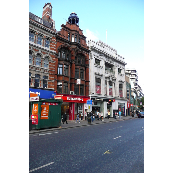 Picture United Kingdom London New Oxford Street 2007-09 2 - Discovery New Oxford Street