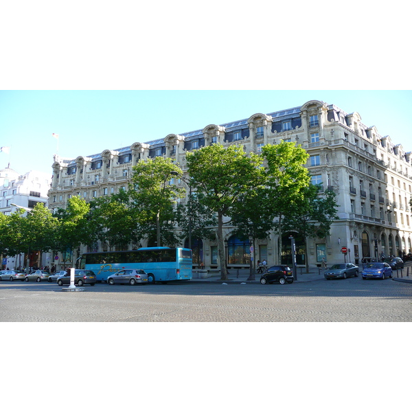 Picture France Paris Champs Elysees 2007-04 142 - Center Champs Elysees