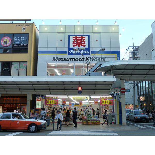 Picture Japan Kyoto Shijo dori 2010-06 47 - Tours Shijo dori