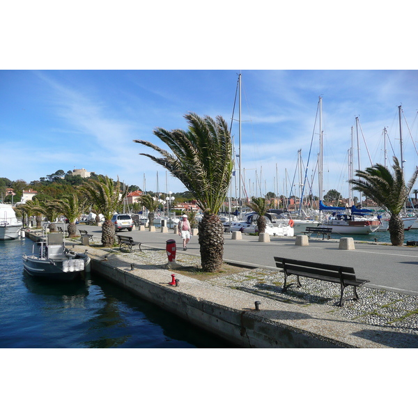 Picture France Porquerolles Island Porquerolles harbour 2008-05 27 - Tour Porquerolles harbour