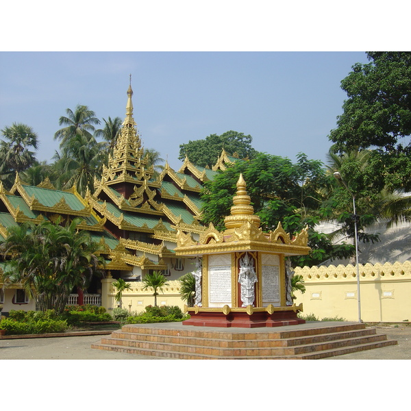 Picture Myanmar Yangon Shwedagon Pagoda 2005-01 5 - Tours Shwedagon Pagoda