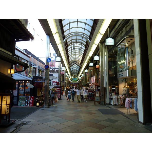 Picture Japan Kyoto Shijo dori 2010-06 74 - Journey Shijo dori