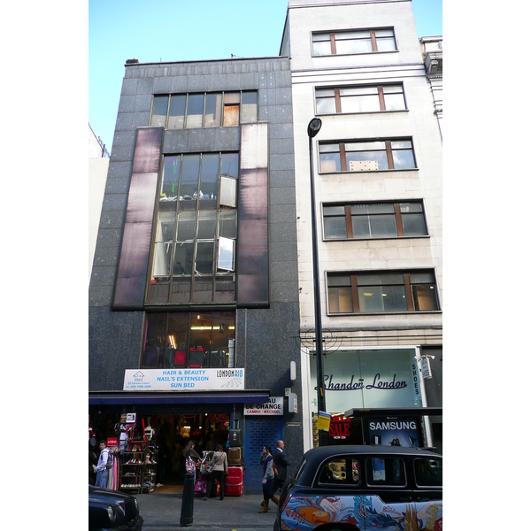 Picture United Kingdom London New Oxford Street 2007-09 3 - Discovery New Oxford Street