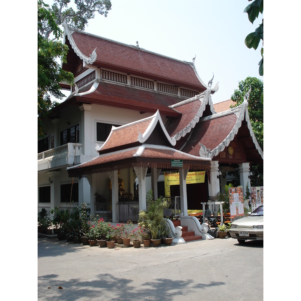 Picture Thailand Chiang Mai Inside Canal Wat Chediluang Varaviharn temple 2006-04 16 - History Wat Chediluang Varaviharn temple