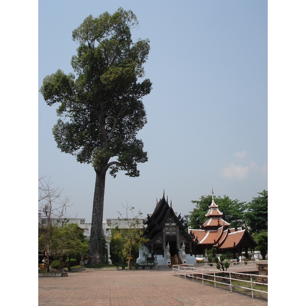 Picture Thailand Chiang Mai Inside Canal Wat Chediluang Varaviharn temple 2006-04 1 - Discovery Wat Chediluang Varaviharn temple