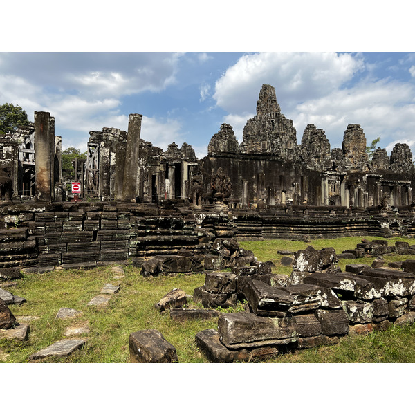 Picture Cambodia Siem Reap Bayon 2023-01 70 - Center Bayon