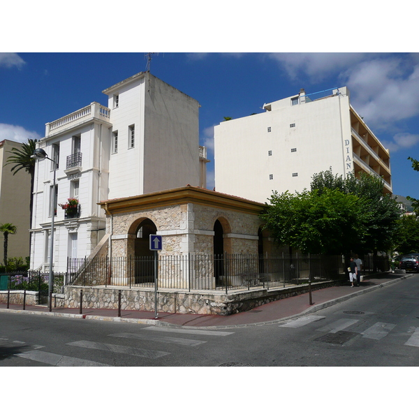 Picture France Vence Avenue H. Isnard 2007-07 32 - History Avenue H. Isnard