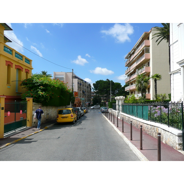 Picture France Vence Avenue H. Isnard 2007-07 26 - Discovery Avenue H. Isnard